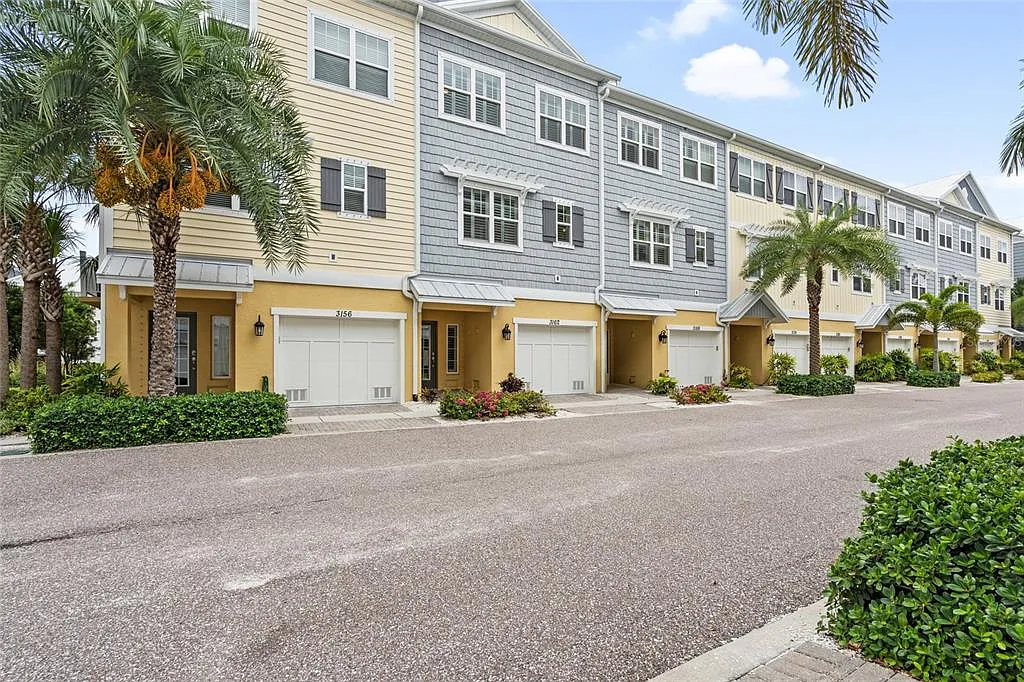3 bed, 2.5 bath, 1920 sqft, $4,300 — Photo 1
