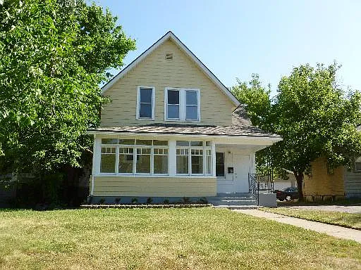 443 Villa St photo 1