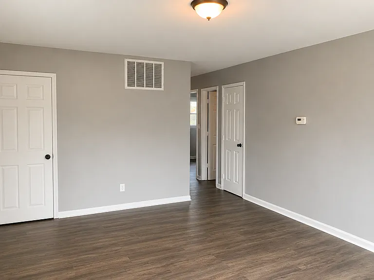 1724 Eastbrook Dr S — Photo 4