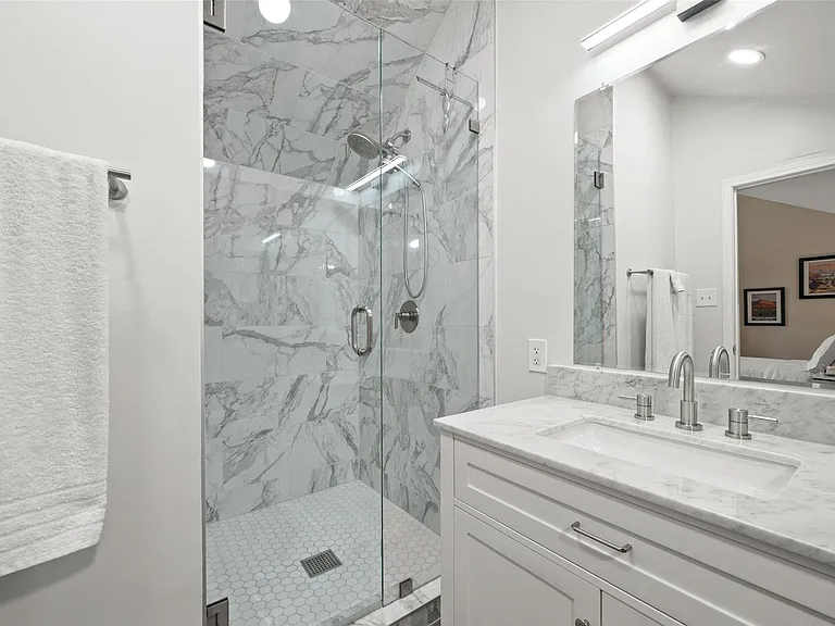 1500 Woodlawn Blvd #304 — Photo 20