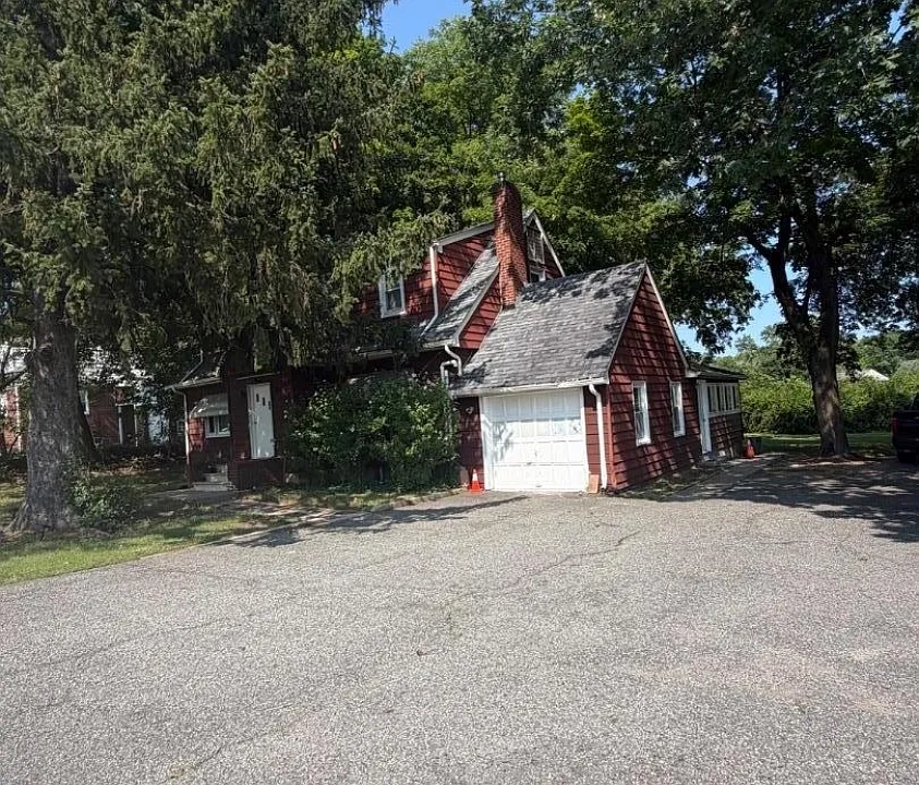 1016 Valley Rd