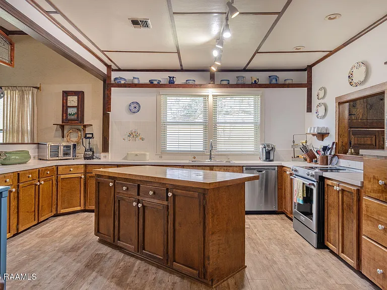 411 Wiggins Rd — Photo 13