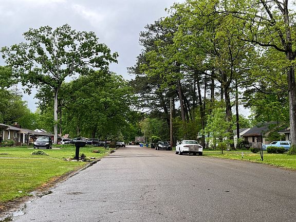 4th image of 5509 Pinelawn Ave