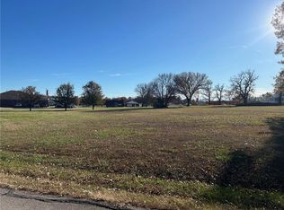 Barton Ave, Parsons, KS 67357