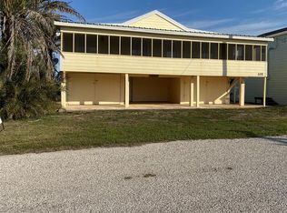 529 Beachfront Dr, Matagorda, TX 77457