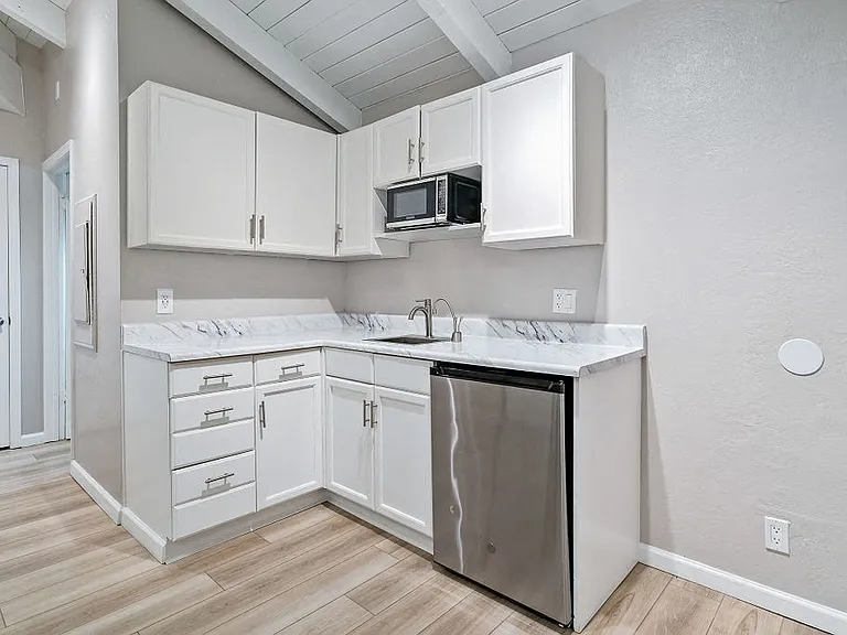 Hidden Creek Apartments — Photo 17