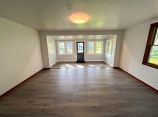 W304N2509 Maple Ave, Pewaukee, WI 53072
