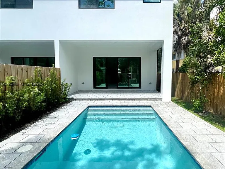 602 SW 7th Ave #0 — Photo 4