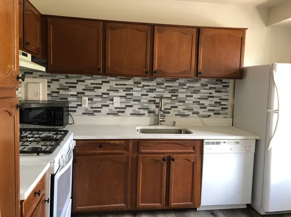 6018 Westchester Park Dr APT 302, College Park, MD 20740