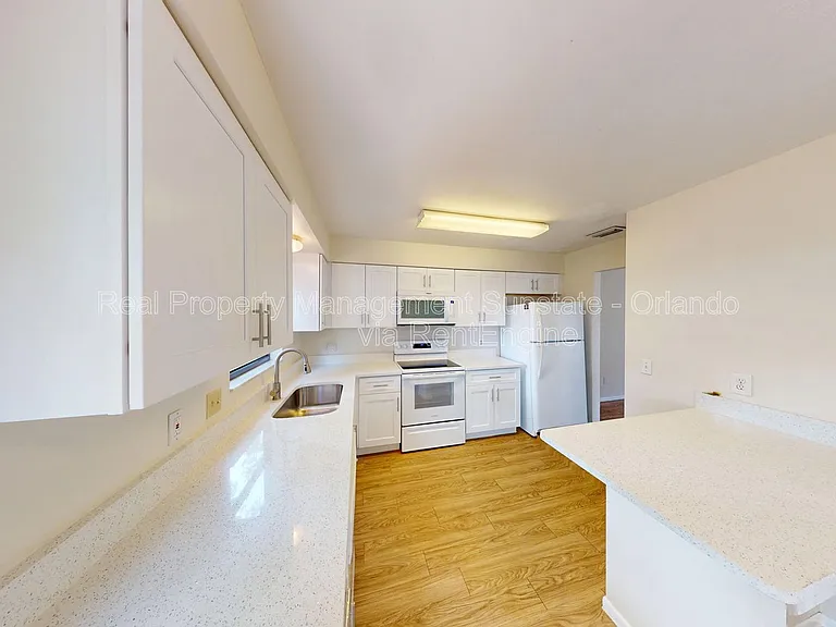 10025 Creekwater Blvd — Photo 10