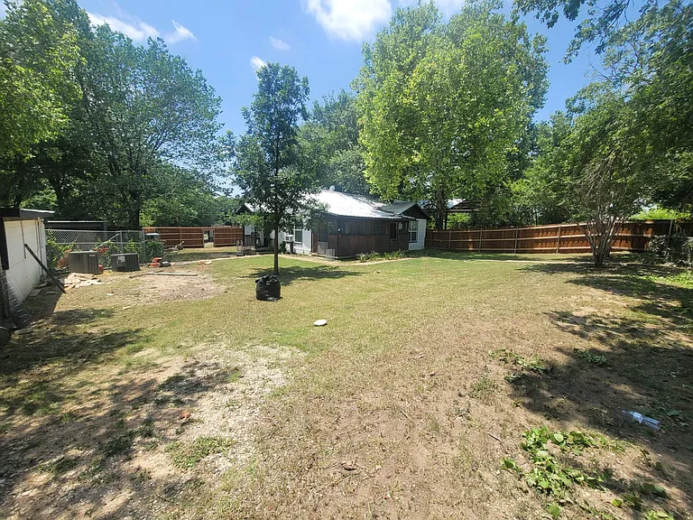 1621 S Stewart St — Photo 1