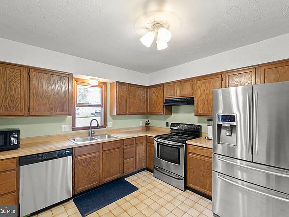 5th image of 111 Asbury Rd
