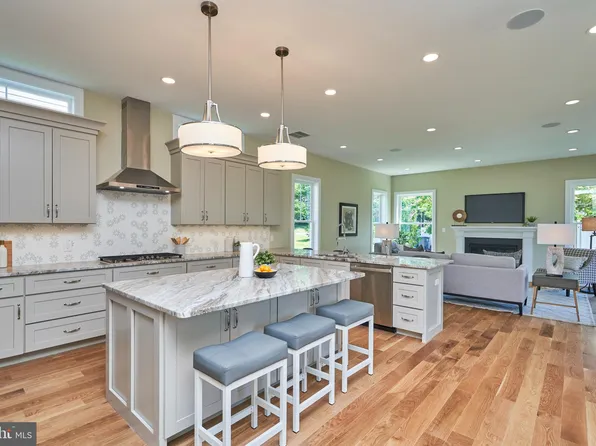 7019 Ridge Dr, Alexandria, VA 22306