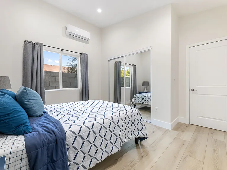 10842 Memory Park Ave — Photo 36