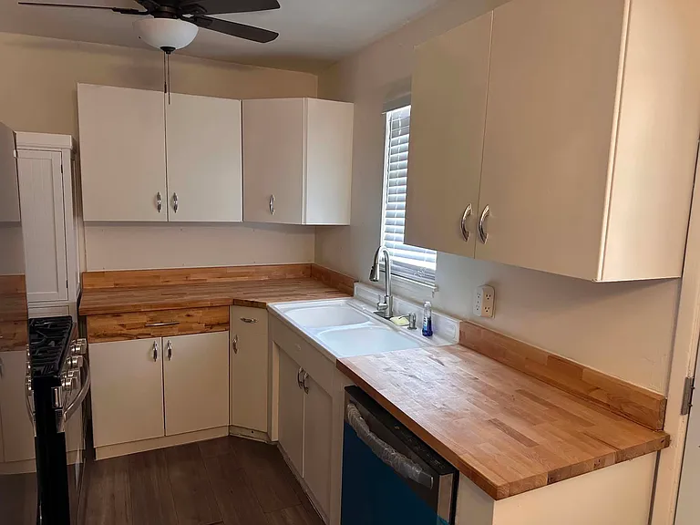 240 N Warner St — Photo 5