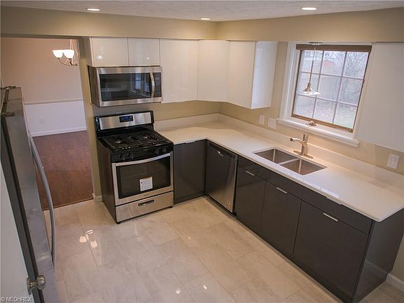 2nd image of 11 Santin Cir