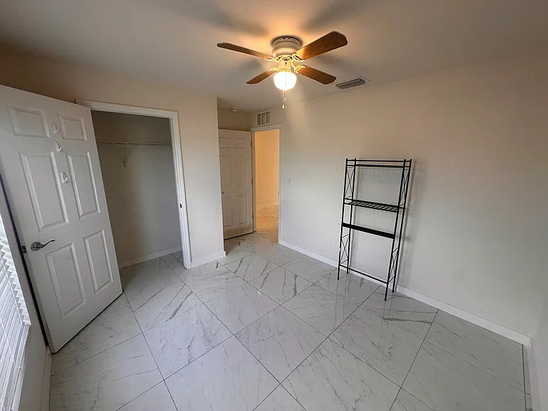 2927 NW 4th Pl — Photo 5