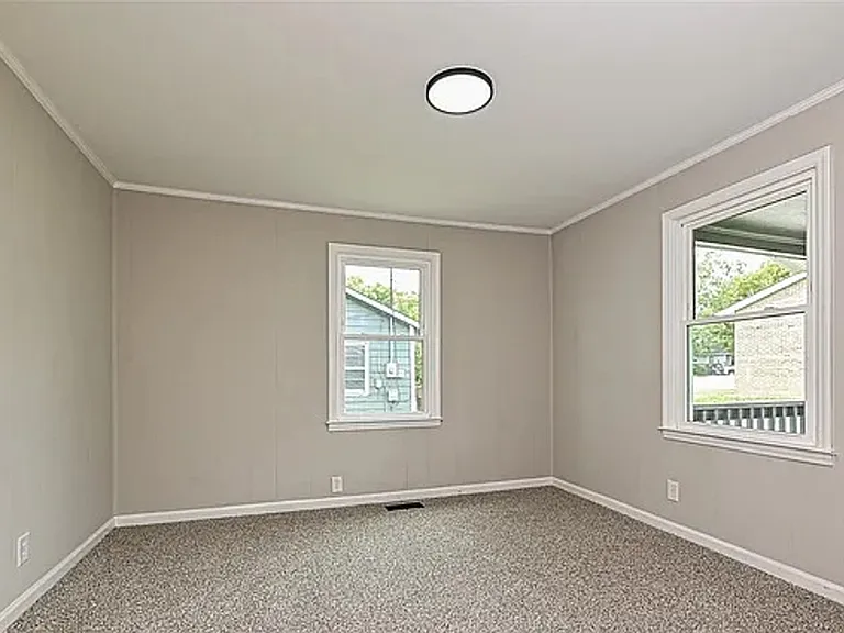 225 Charlesvoix Ave — Photo 9