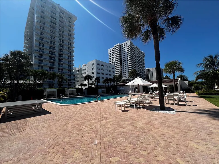 2457 Collins Ave #402 — Photo 27