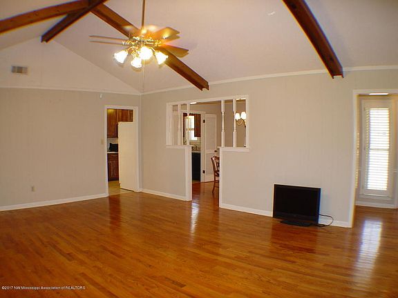 5th image of 3506 Evergreen Dr