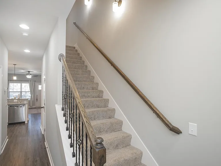 1003 Villa Cir — Photo 21