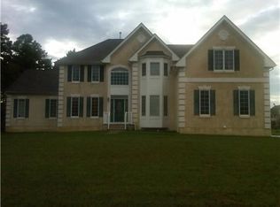 2 April Ct, Monroe Township, NJ 08831