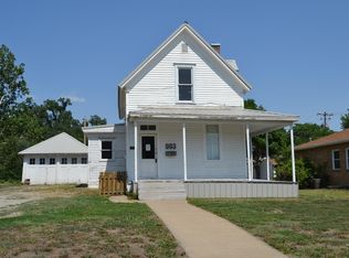 903 N Cedar St, Abilene, KS 67410
