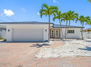 16009 6th St E, Redington Beach, FL 33708