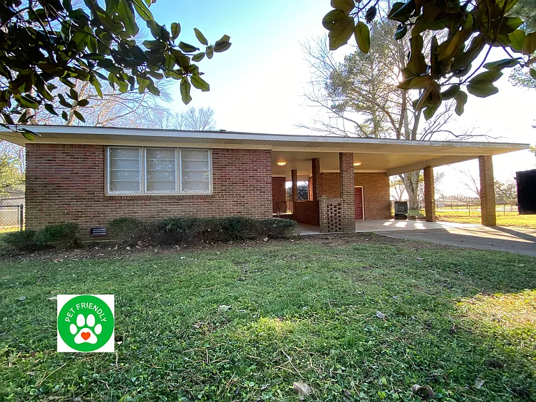 105 Park Ln — Photo 1