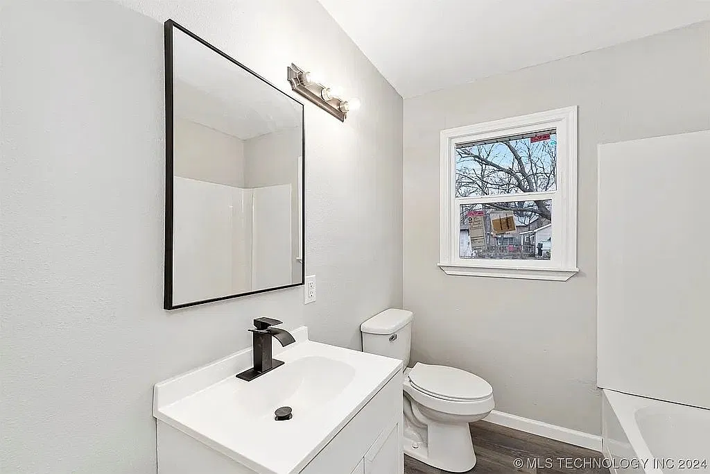 3 bed, 1.0 bath, 1260 sqft, $1,400 — Photo 4