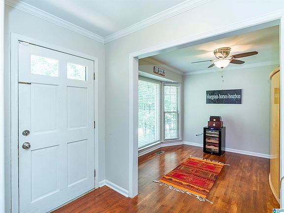 3rd image of 2614 Royal Cir