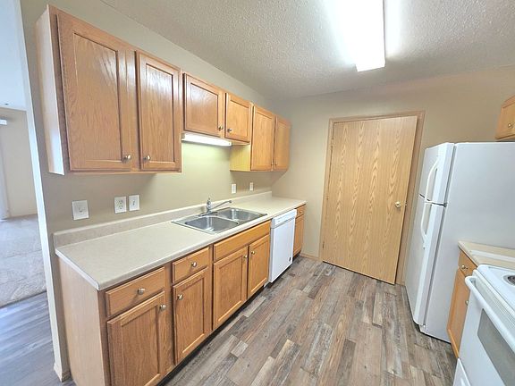 2nd image of 3225 S Sycamore Ave #102
