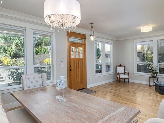 4th image of 4412 SW Shattuck Rd