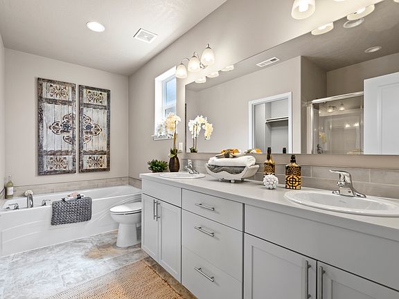 Hudson - Main Bathroom