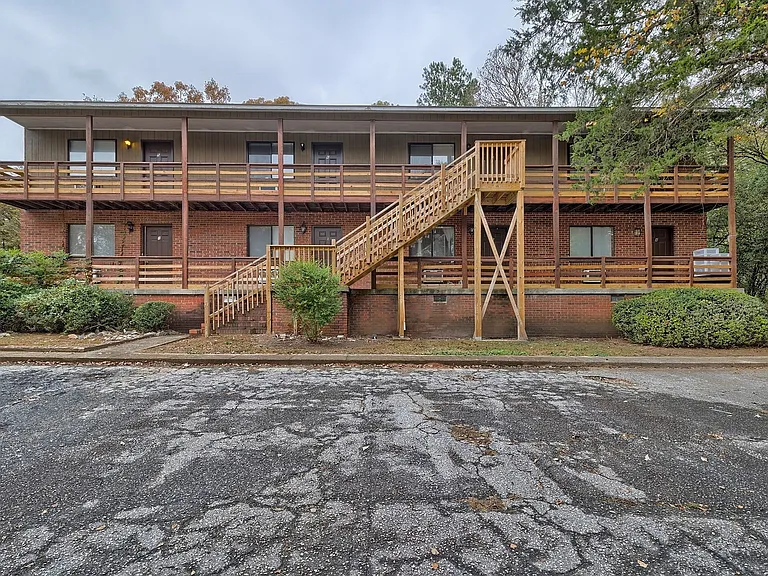 116 Creekside Dr — Photo 1