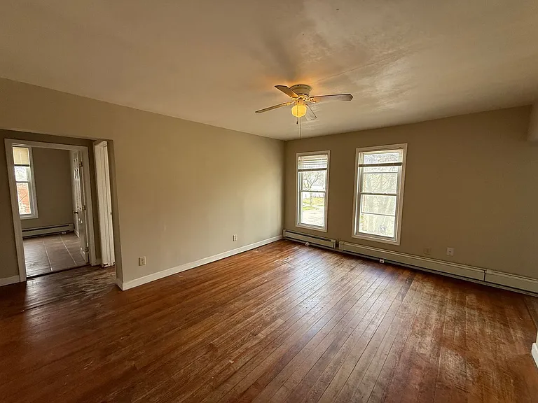 562 W Edmund Ave — Photo 4