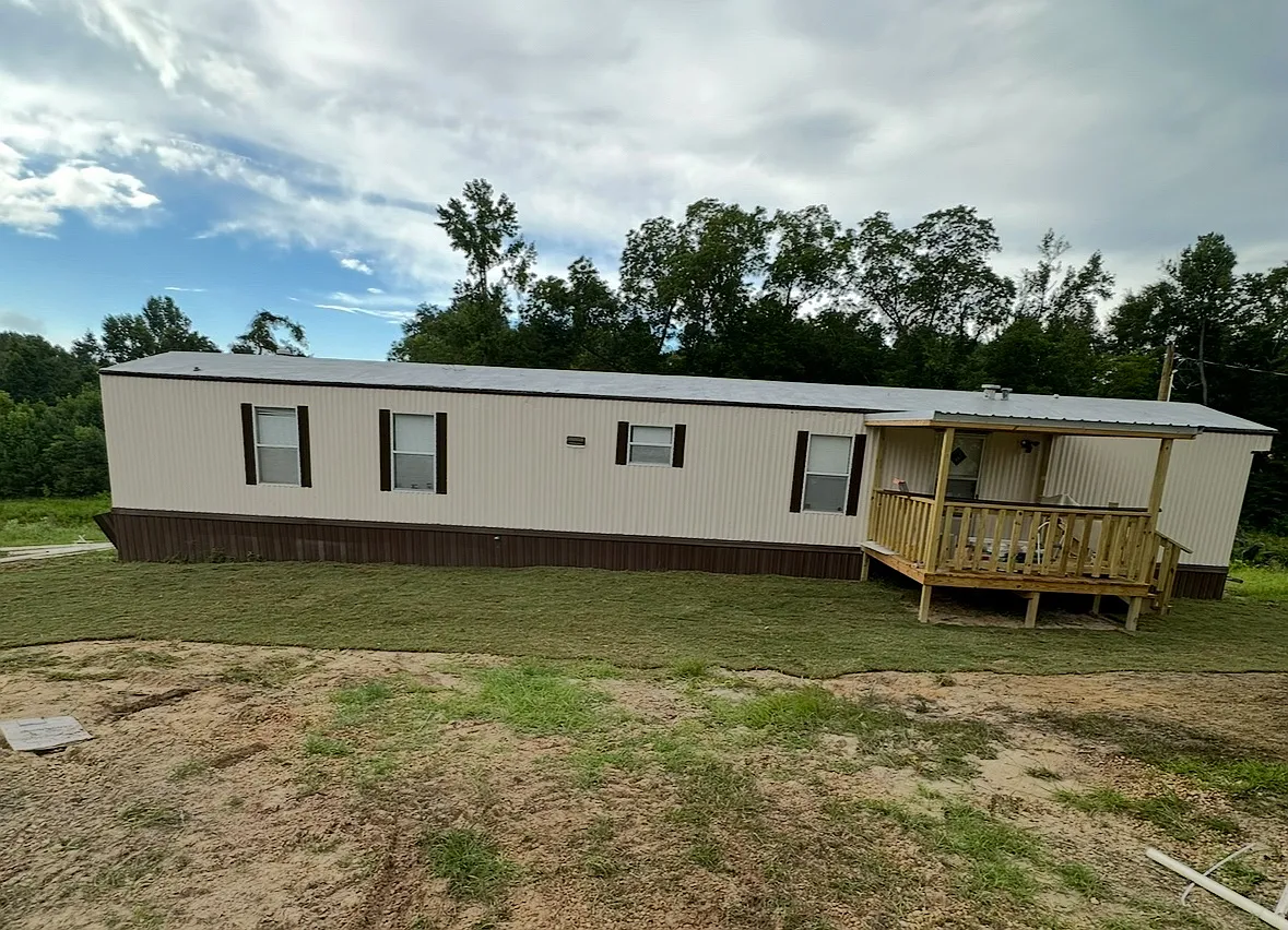 92 Thomas Rd — Photo 3