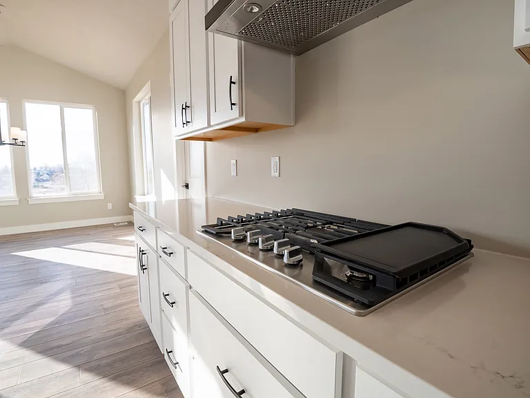 459 N Hawthorn Dr — Photo 8