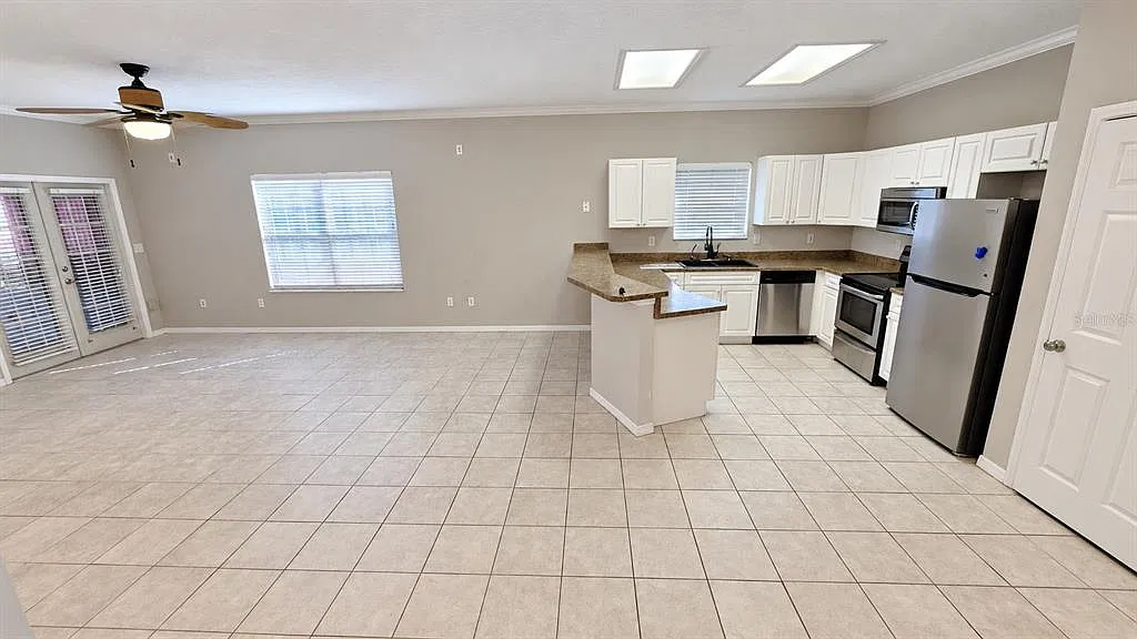 3 bed, 2.0 bath, 1352 sqft, $2,150 — Photo 3