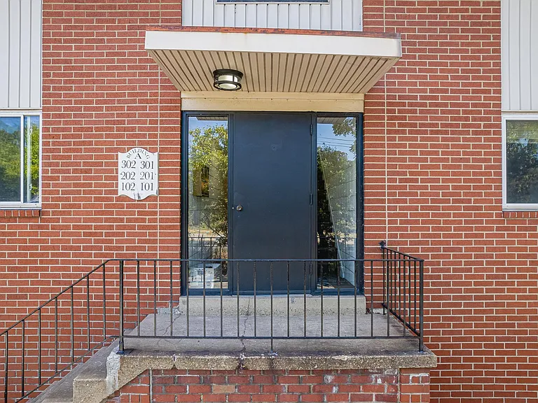 Brooklane Manor Apartments — Photo 88