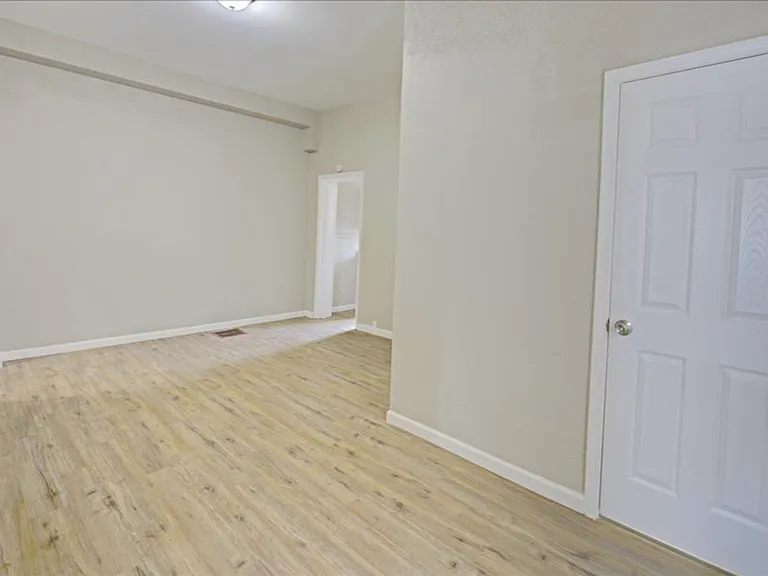 6730 Vermont Ave — Photo 23