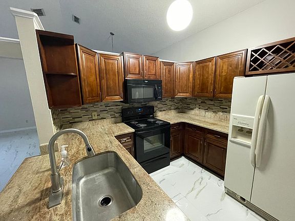 5th image of 3389 Hillmont Cir