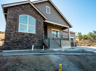 527 W La Strada Cir, Medford, OR