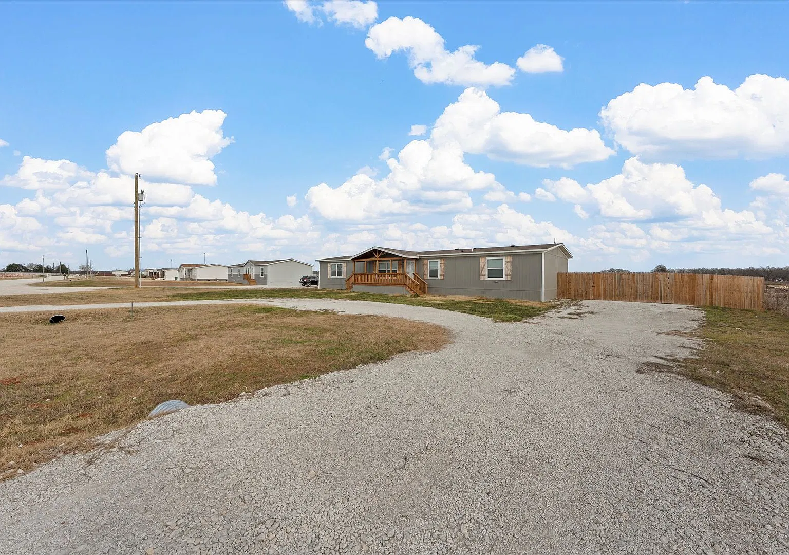 Spacious Country Living In Gholson — Photo 2