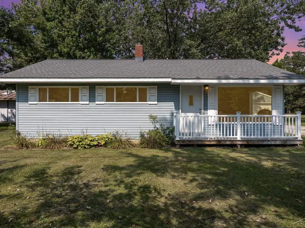 1136 W Prairie Rd, Midland, MI 48640