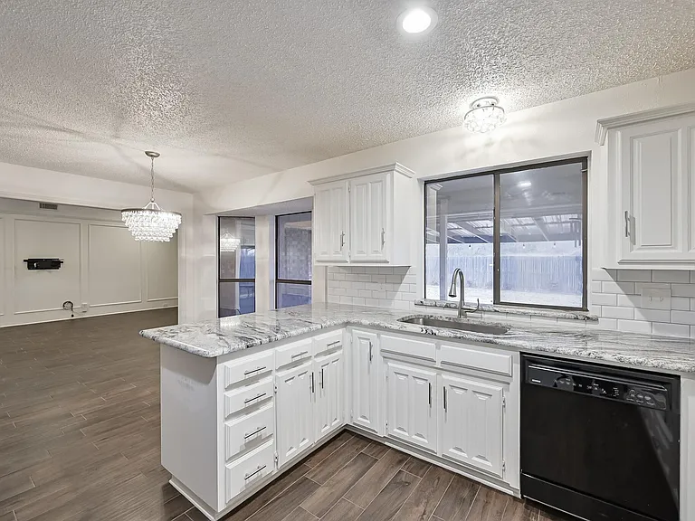 2306 Lovell Ct — Photo 15