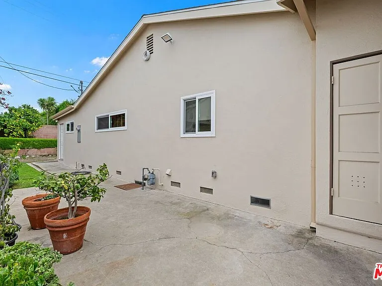 6204 S Corning Ave — Photo 33