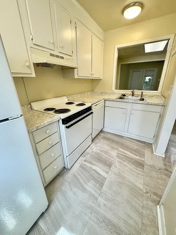 2 bed, 1.5 bath, 950 sqft, $1,295 — Photo 3