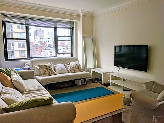 Rented by Hecht Group | media 19