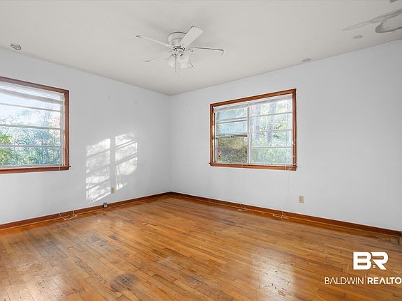 5th image of 3858 Hillcrest Ln